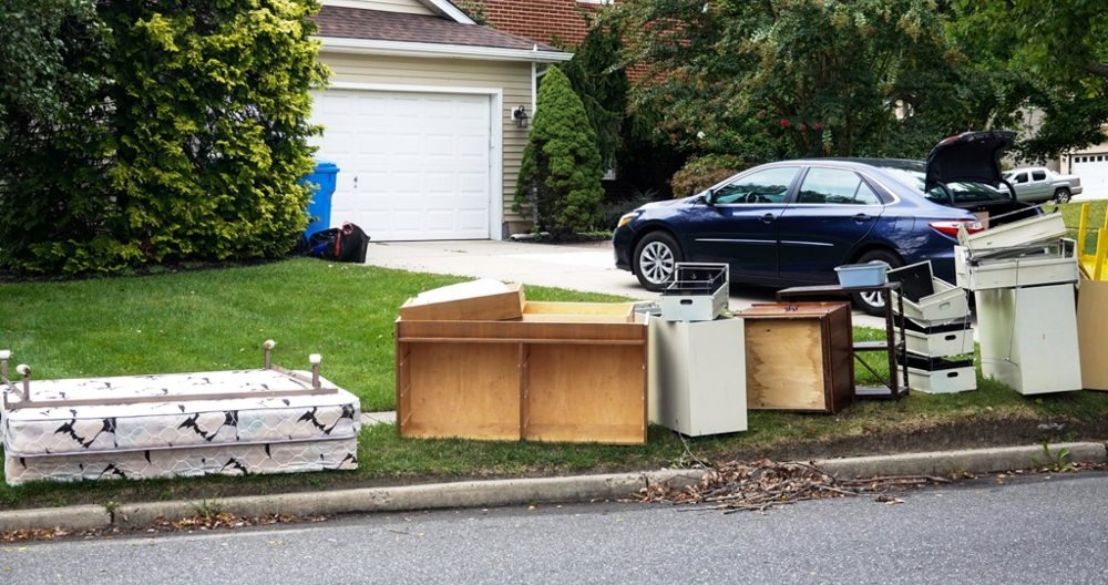 From Cleanouts to Recycling: A Comprehensive Guide to Skilled Junk Removal Services